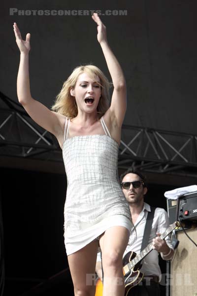 METRIC - 2009-08-30 - SAINT CLOUD - Domaine National - Scene de la Cascade - 